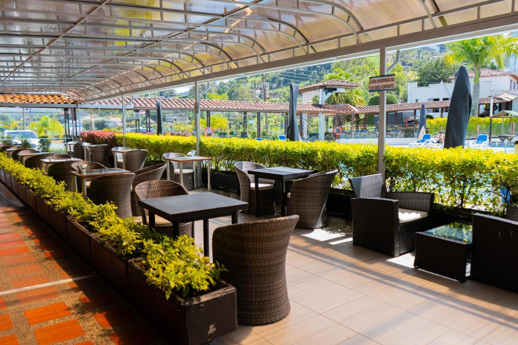 Hotel Los Recuerdos غواتابيه المظهر الخارجي الصورة The outdoor seating area of the restaurant