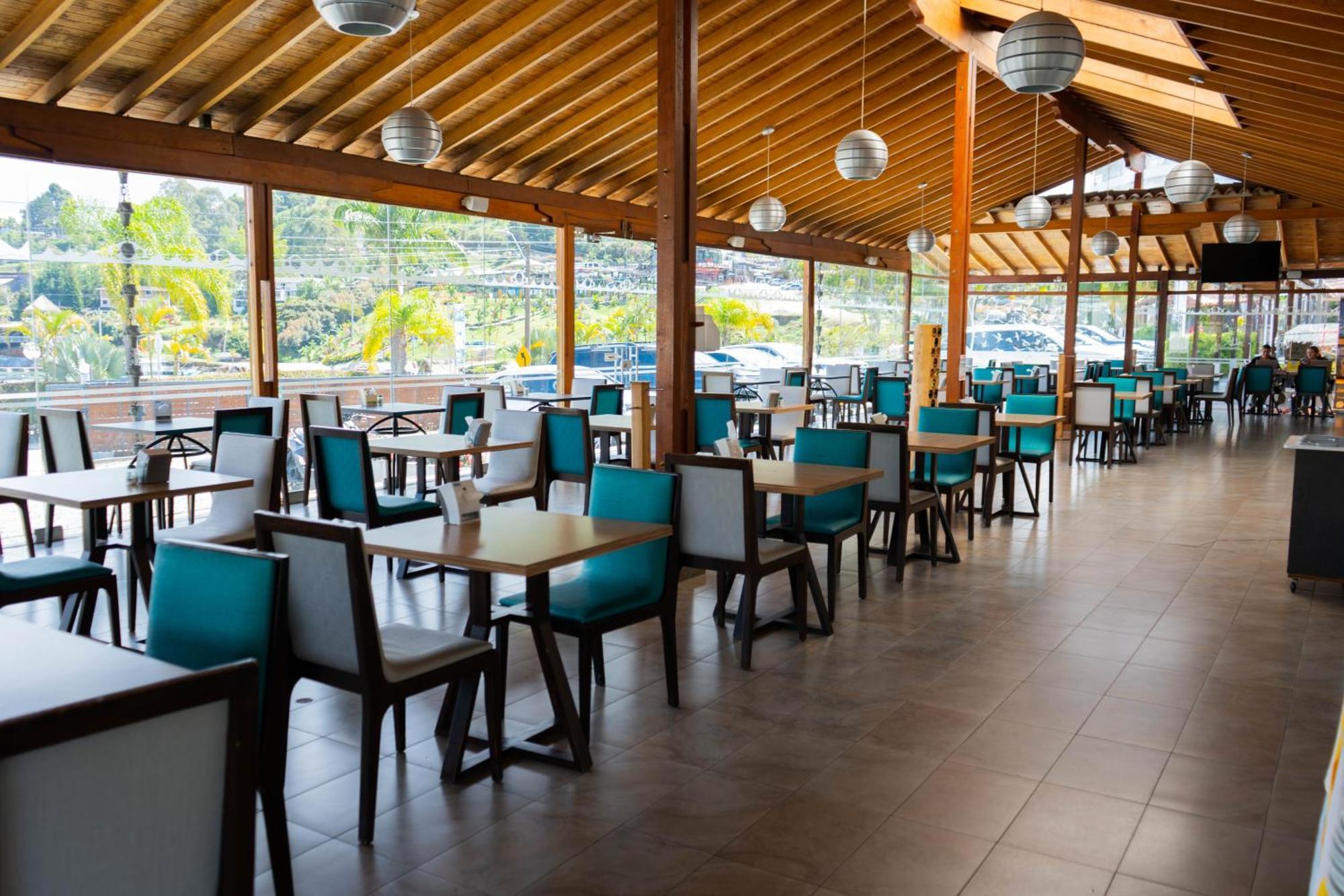 Hotel Los Recuerdos غواتابيه المظهر الخارجي الصورة Restaurant at the airport